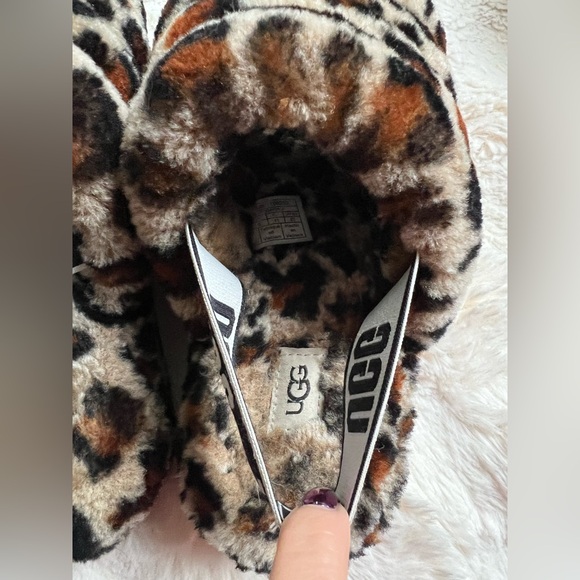 Ugg Leopard Print Slippers - Picture 11 of 13